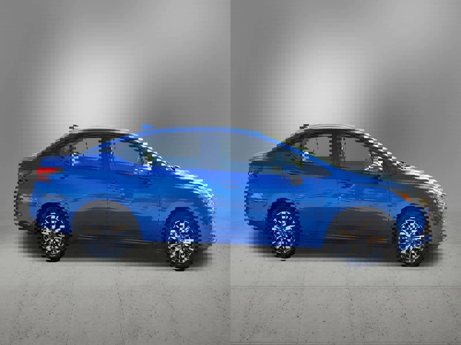 Used 2021 Nissan Versa SV image 7