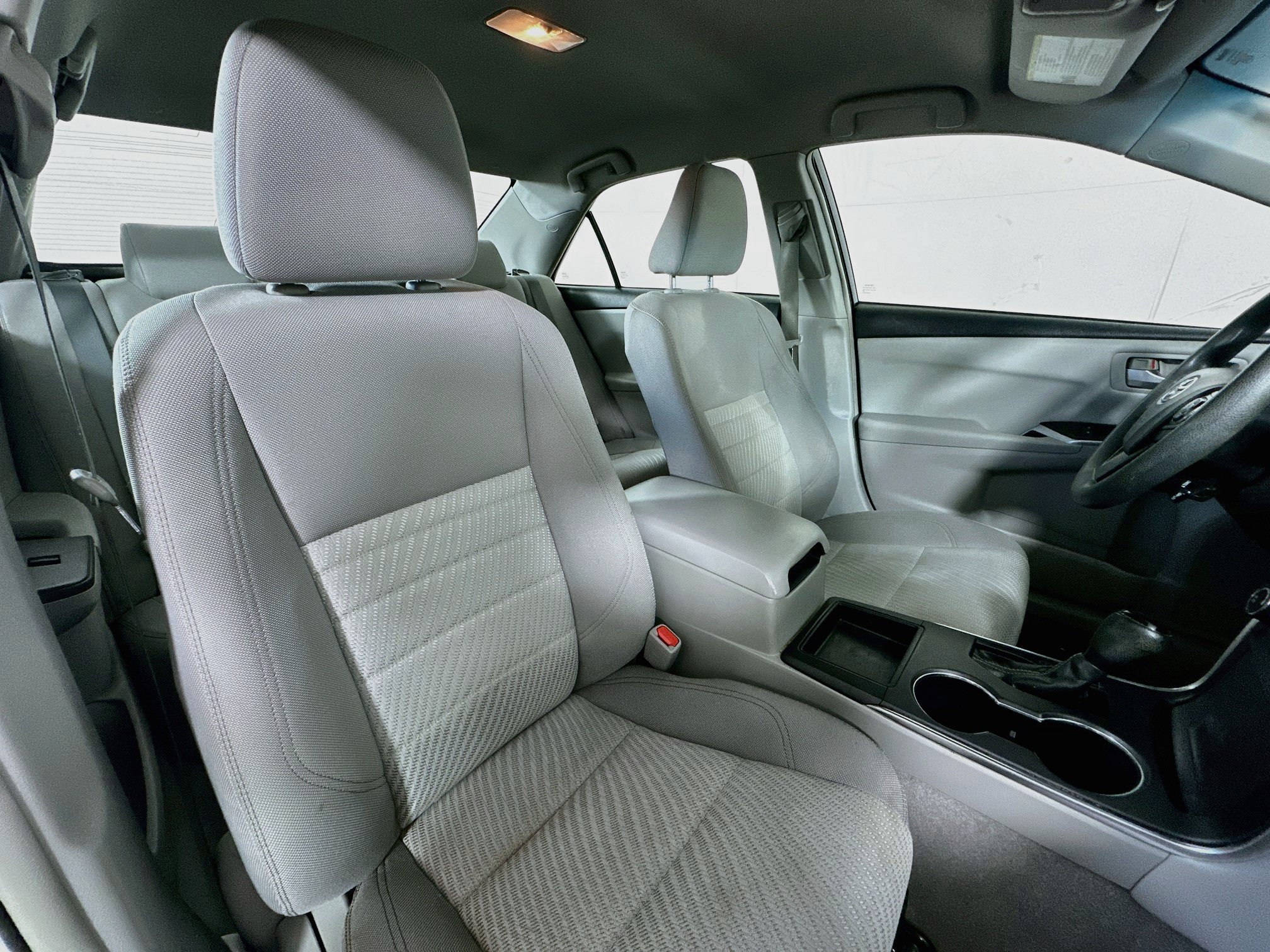 Used 2016 Toyota Camry LE FWD image 25