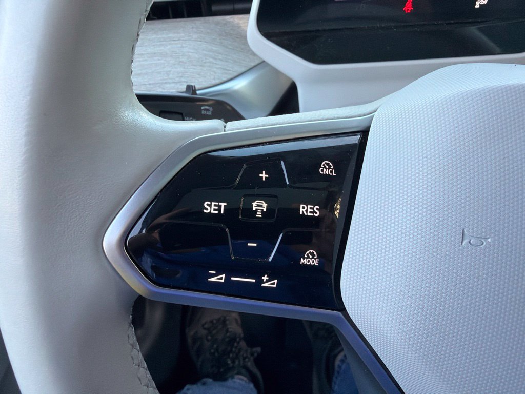 Used 2025 Volkswagen ID. Buzz 1st Edition AWD/4WD image 19