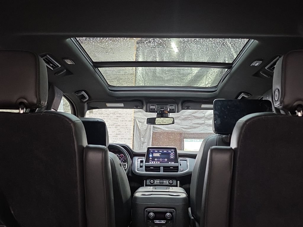 Used 2021 Chevrolet Tahoe Z71 w/ Luxury Package AWD/4WD image 16