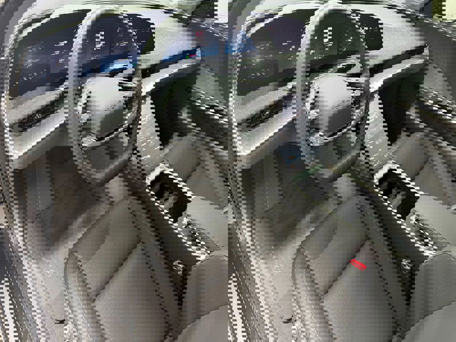 Used 2025 Lucid Air Touring image 11