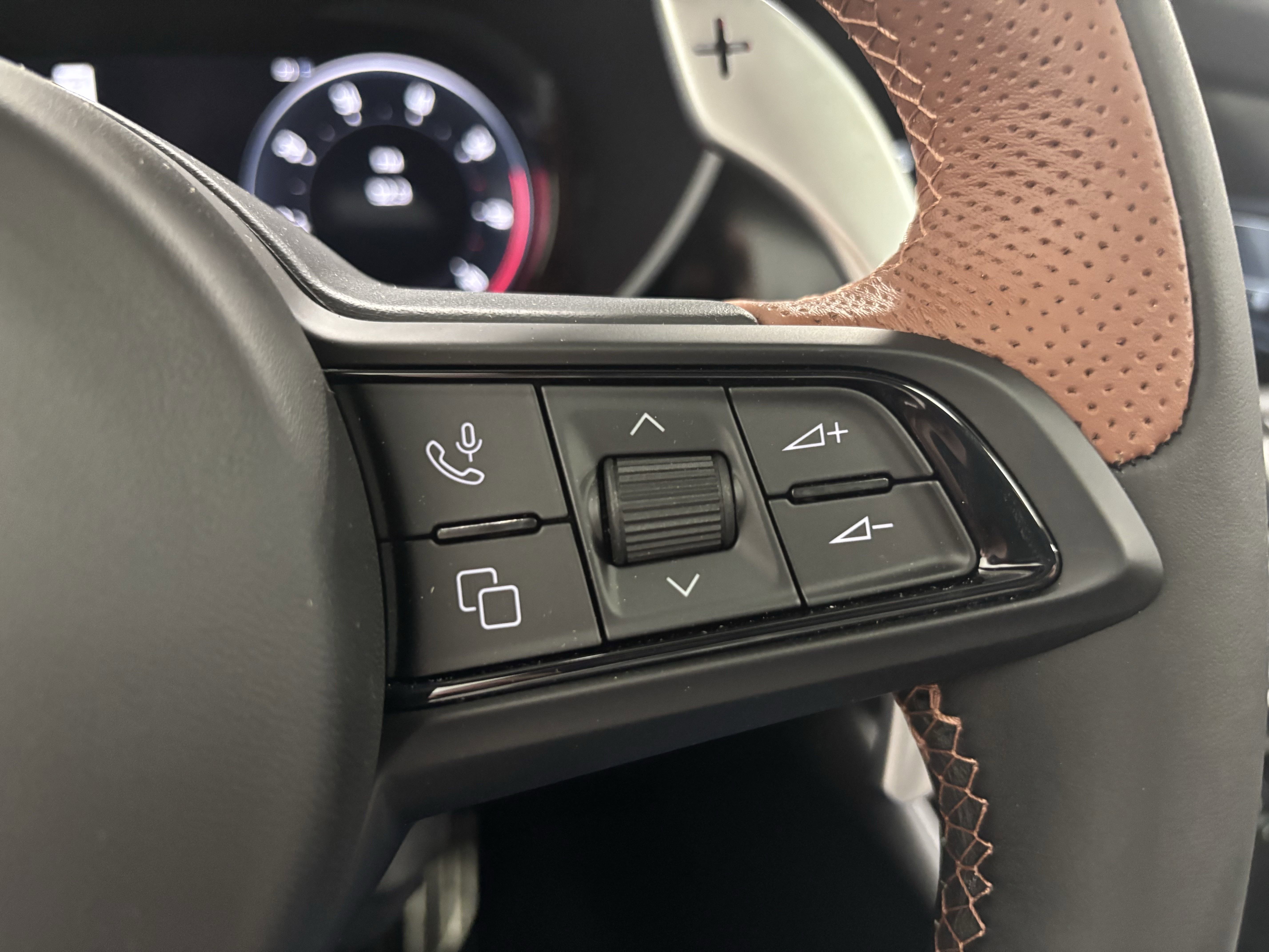 New 2025 Alfa Romeo Giulia AWD w/ Driving Assist Package image 23