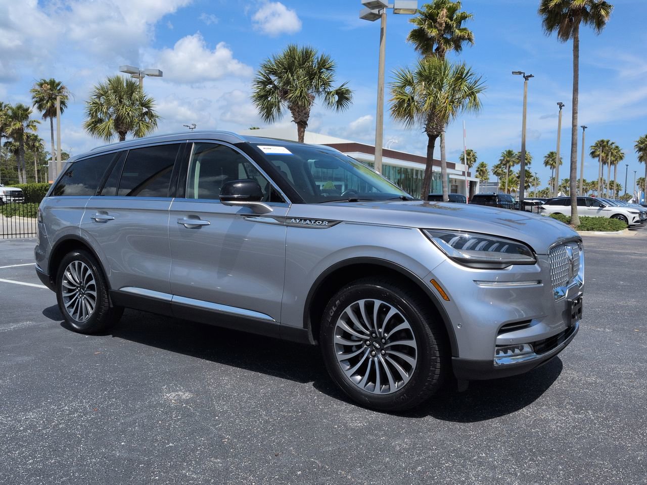 Certified 2021 Lincoln Aviator Reserve w/ Equipment Group 201A AWD/4WD image 2