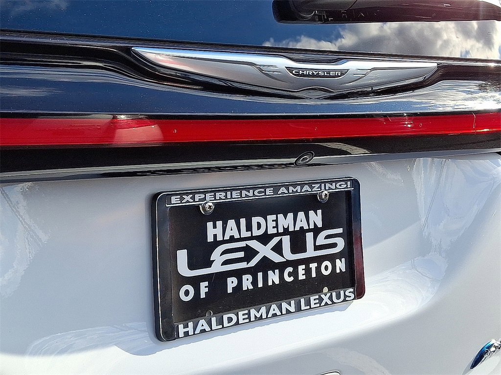 Used 2022 Chrysler Pacifica Touring-L w/ Uconnect Theater Family Group image 31