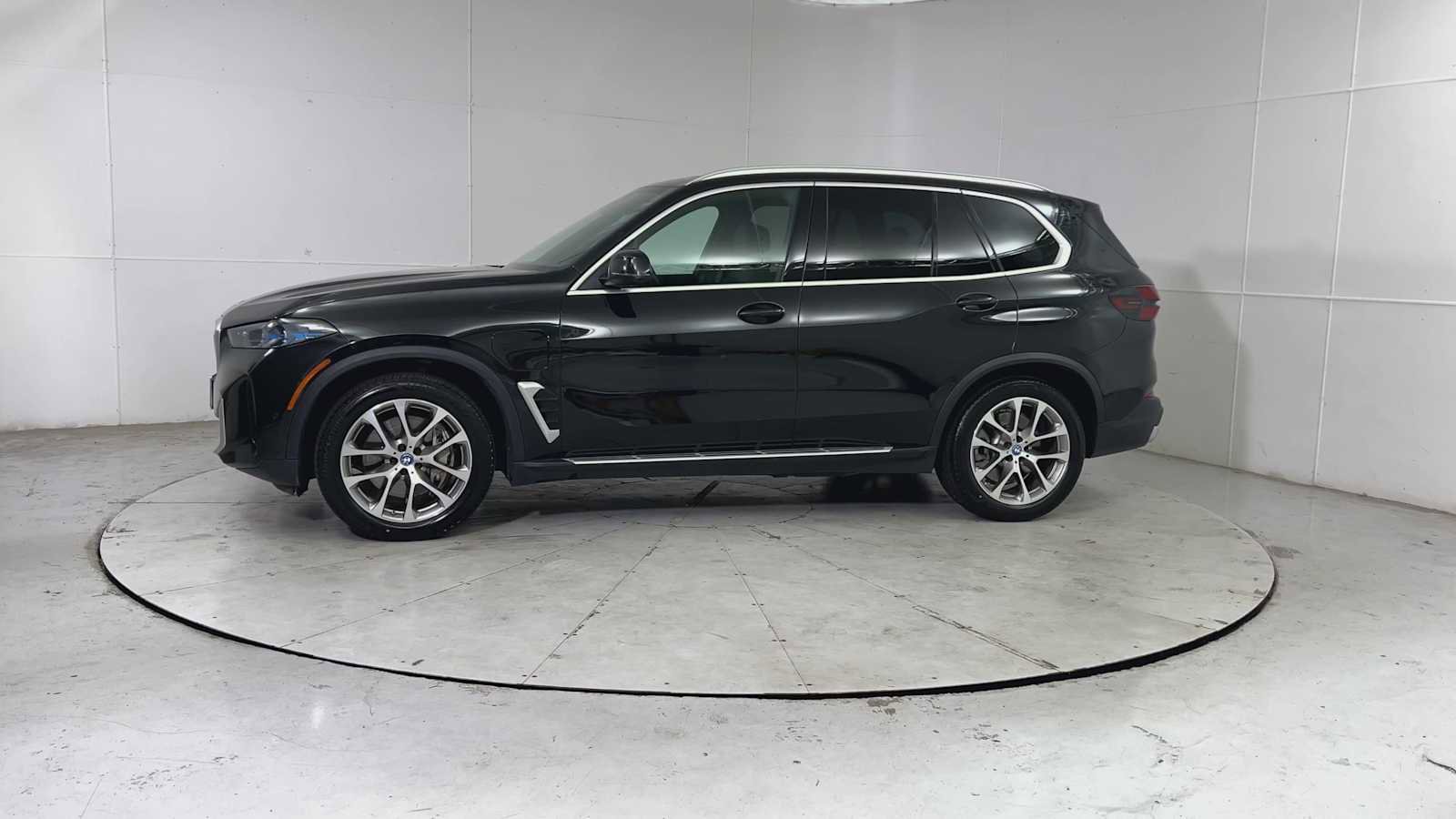 Used 2025 BMW X5 xDrive50e image 5