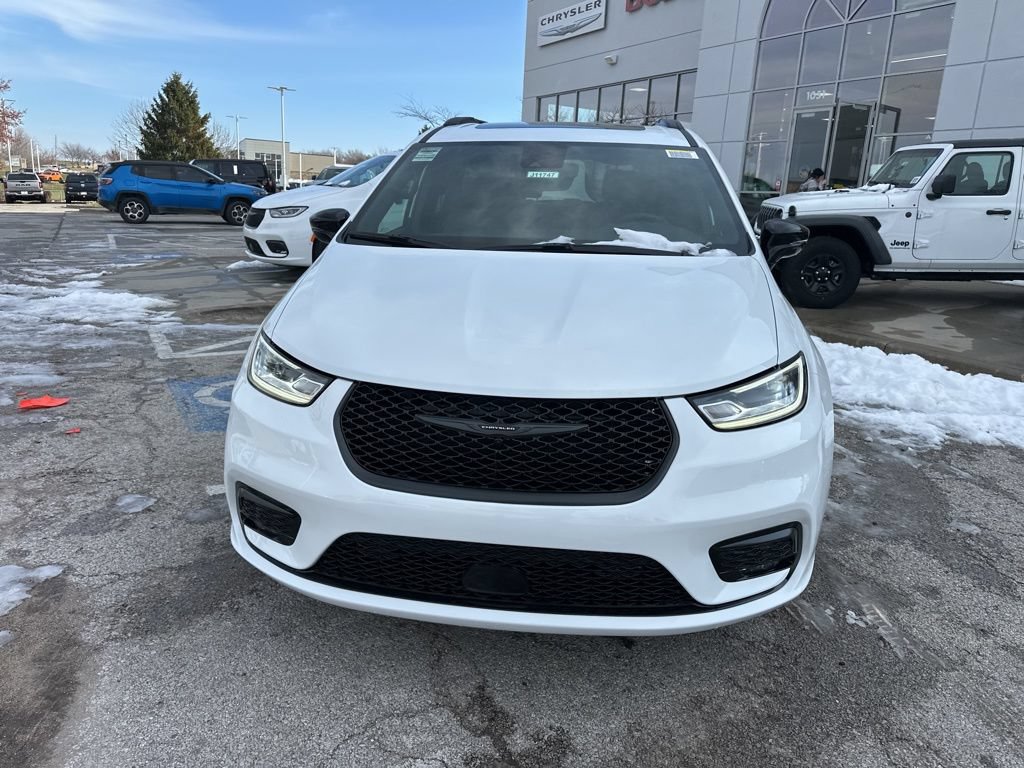 New 2026 Chrysler Pacifica Select AWD/4WD image 10