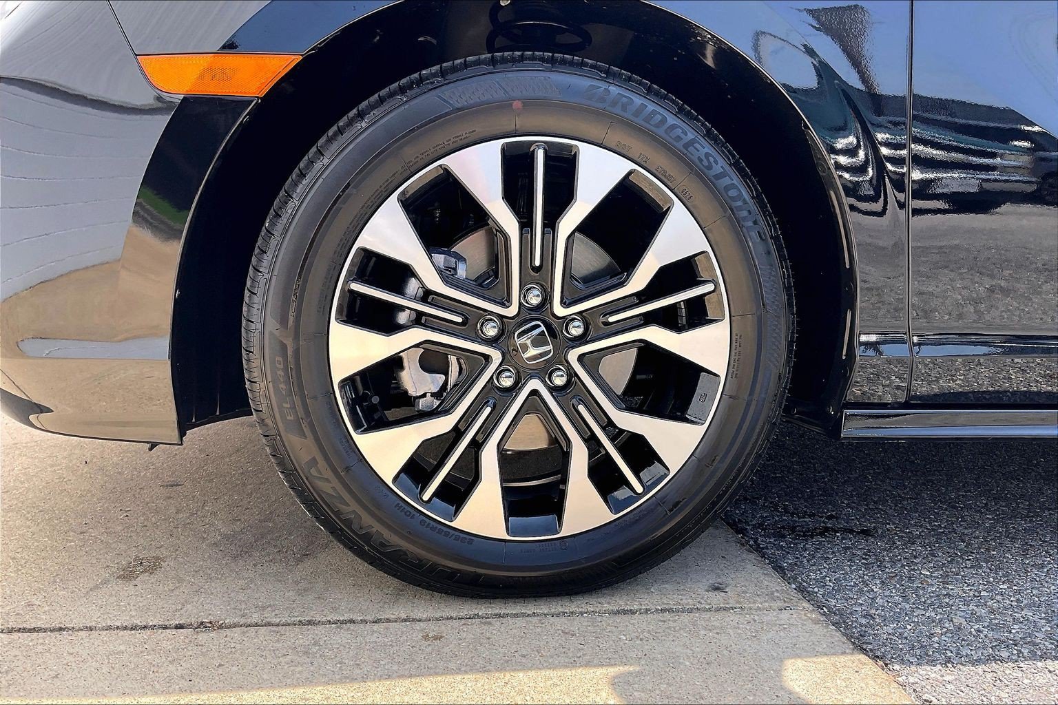 Used 2026 Honda Odyssey Elite image 11