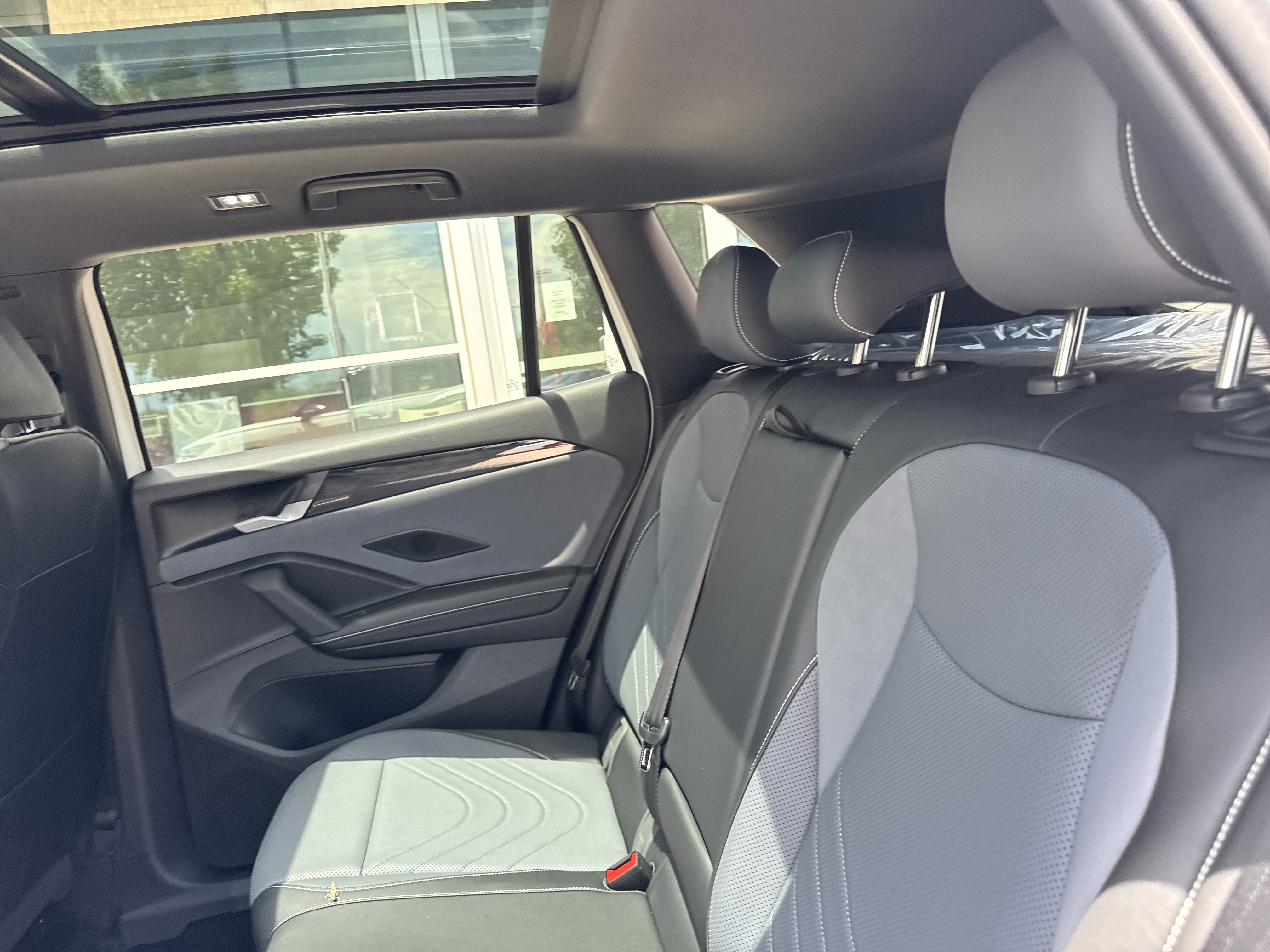 New 2026 Volkswagen Tiguan SE R-Line FWD image 21
