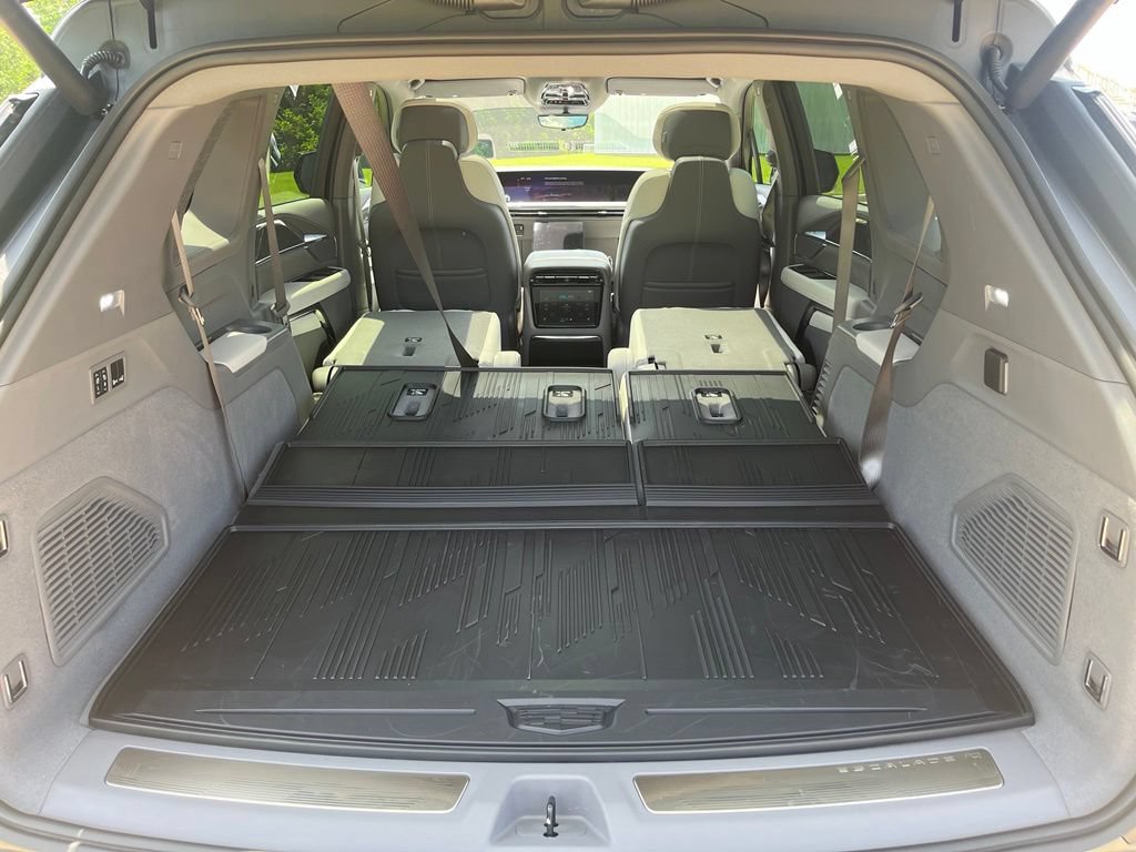 New 2026 Cadillac Escalade IQ Sport 1 w/ LPO, ONYX Package AWD/4WD image 23