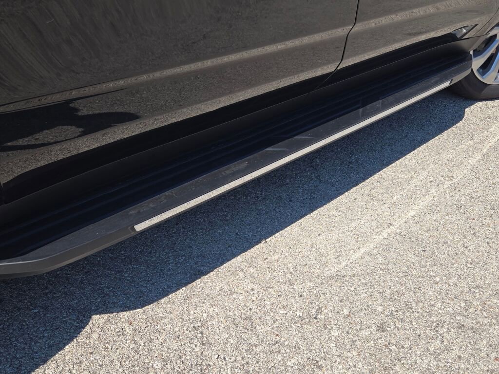 Used 2025 Chevrolet Suburban Premier image 16