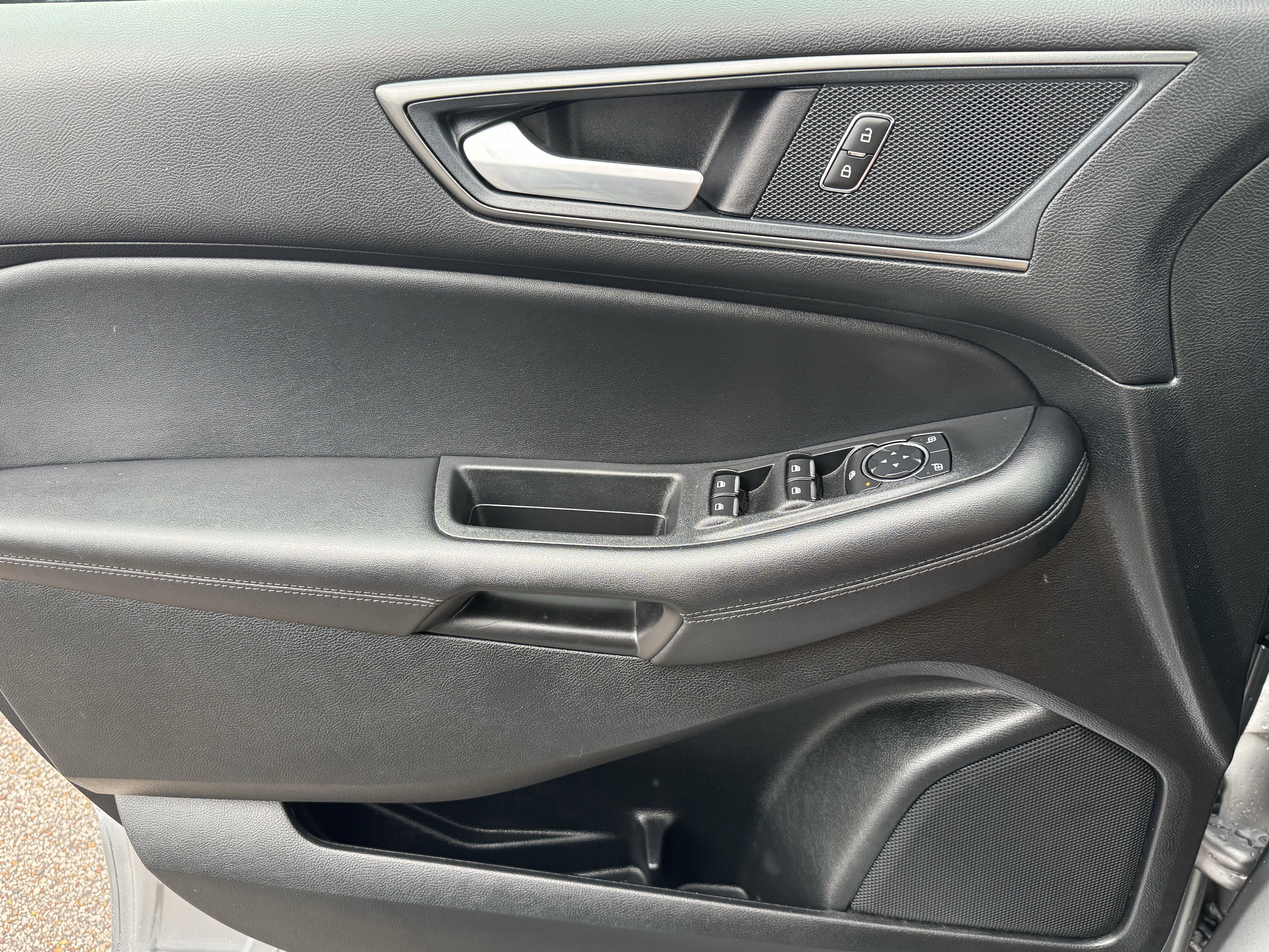 Used 2024 Ford Edge SE image 14