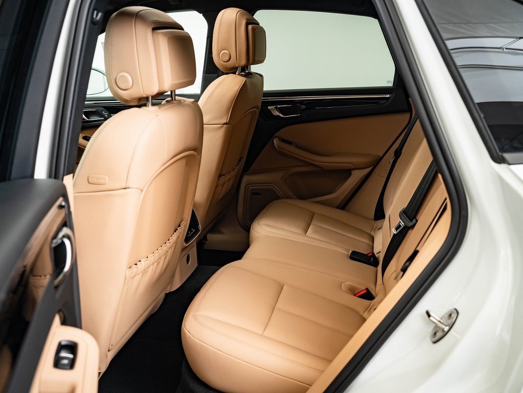 Certified 2025 Porsche Macan image 34
