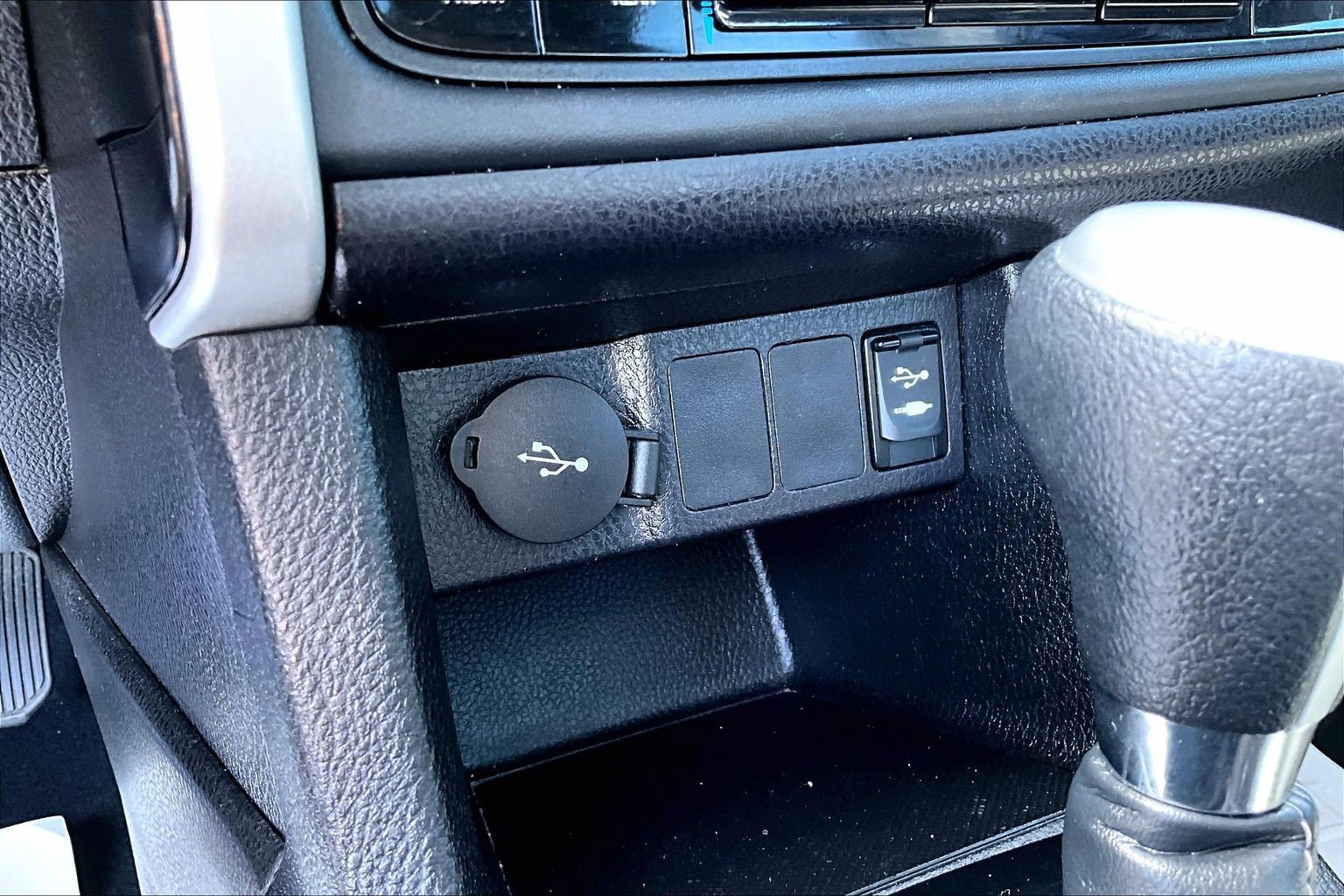 Used 2019 Toyota Corolla LE FWD image 26