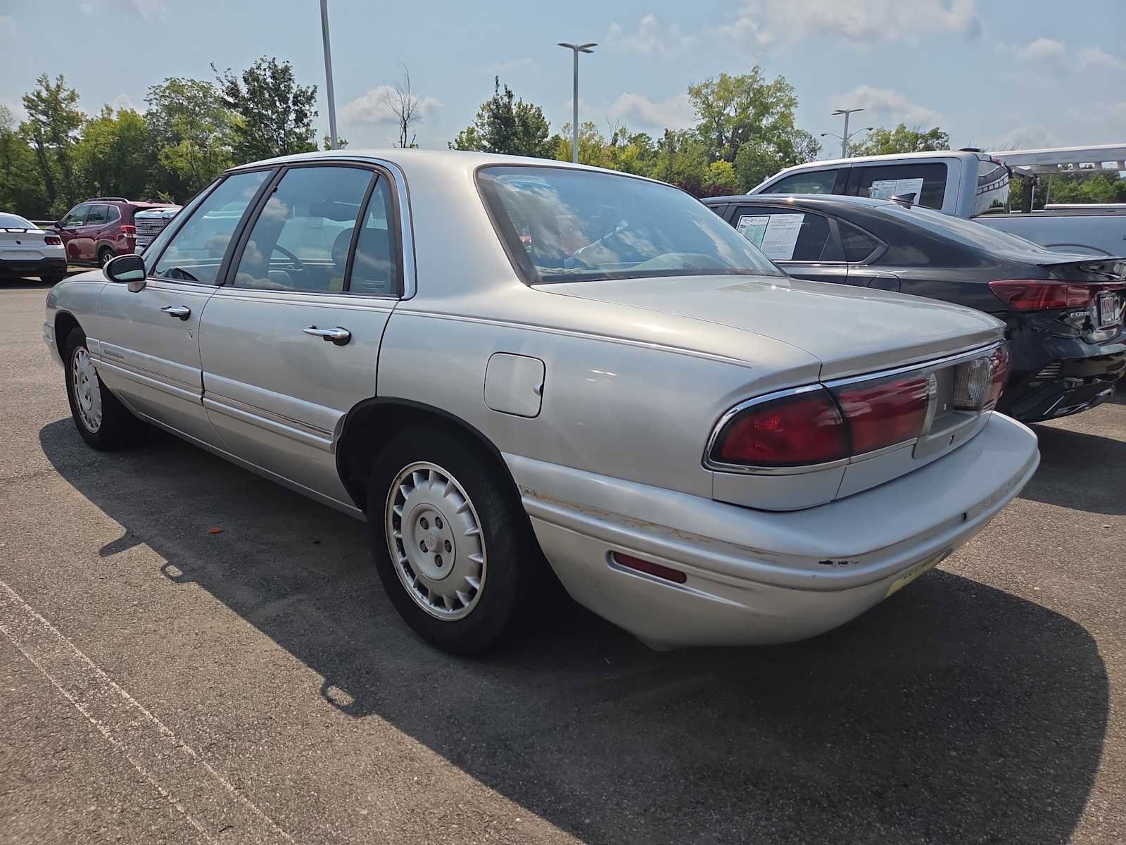 Used 1999 Buick Le Sabre Limited w/ Gran Touring Pkg FWD image 2