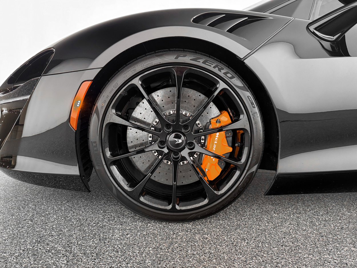 New 2025 McLaren Artura image 27