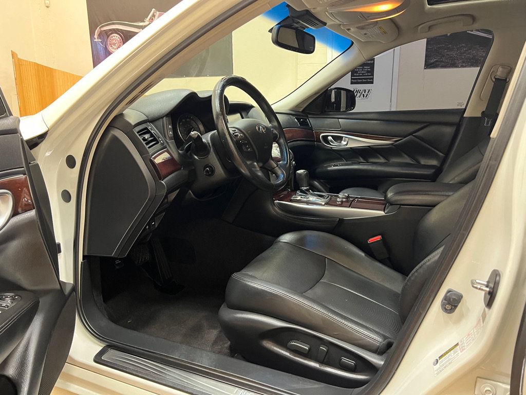 Used 2018 INFINITI Q70 L 3.7 RWD image 16