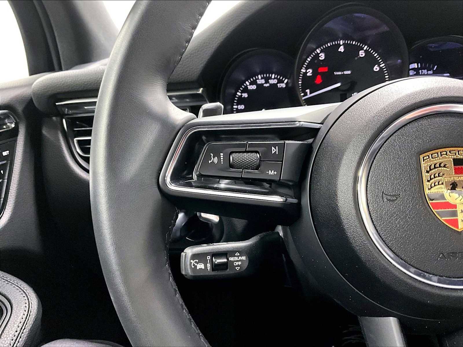 Used 2025 Porsche Macan image 22