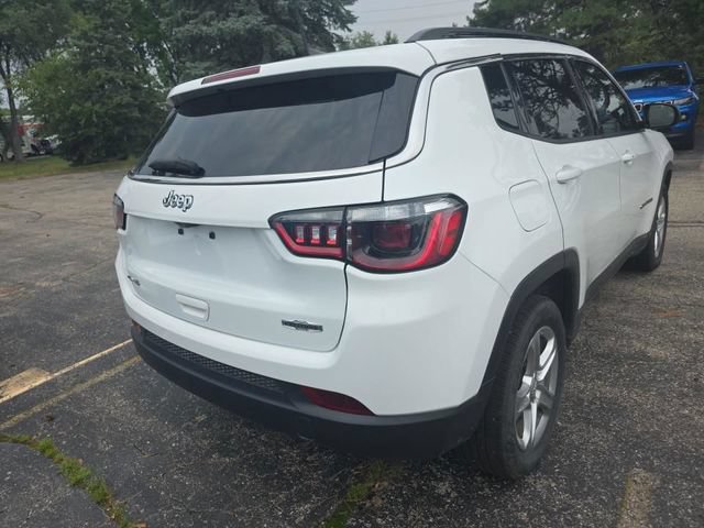 Certified 2023 Jeep Compass Latitude w/ Convenience Group AWD/4WD image 4