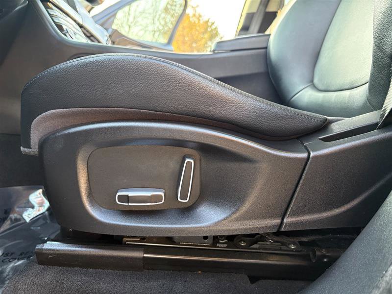 Used 2020 Jaguar F-PACE 25T image 13