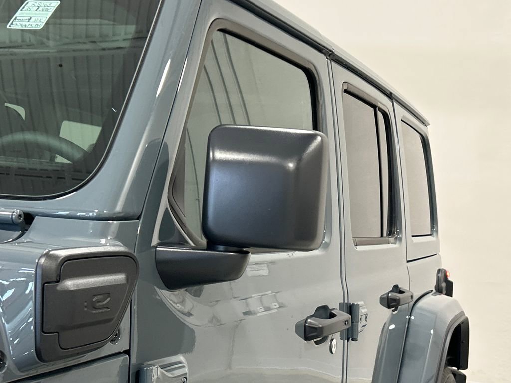 Used 2025 Jeep Wrangler Unlimited Sahara AWD/4WD image 13
