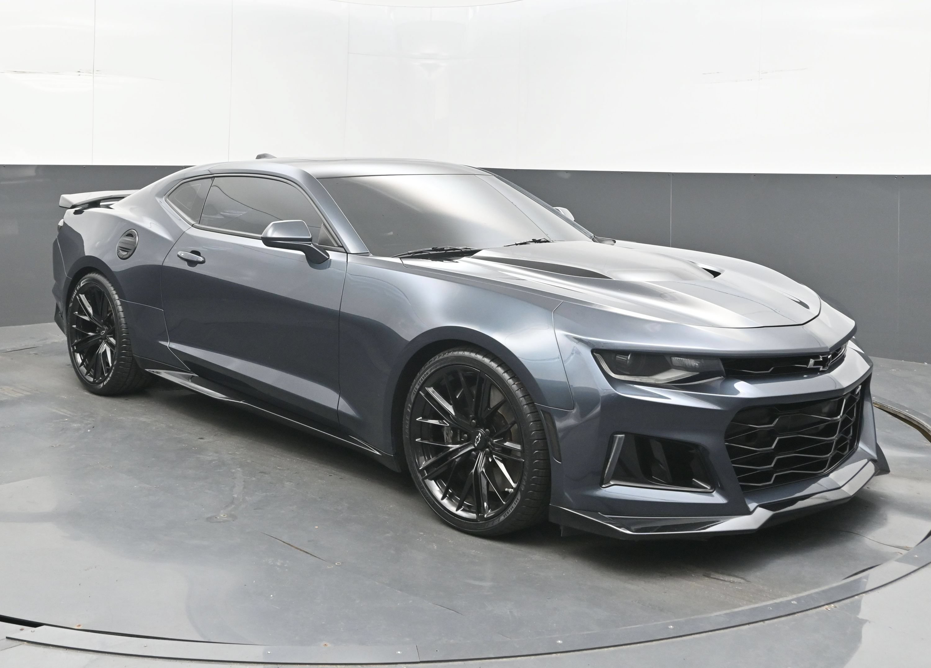 Used 2021 Chevrolet Camaro ZL1 w/ LPO, ZL1 Protection Package RWD image 8