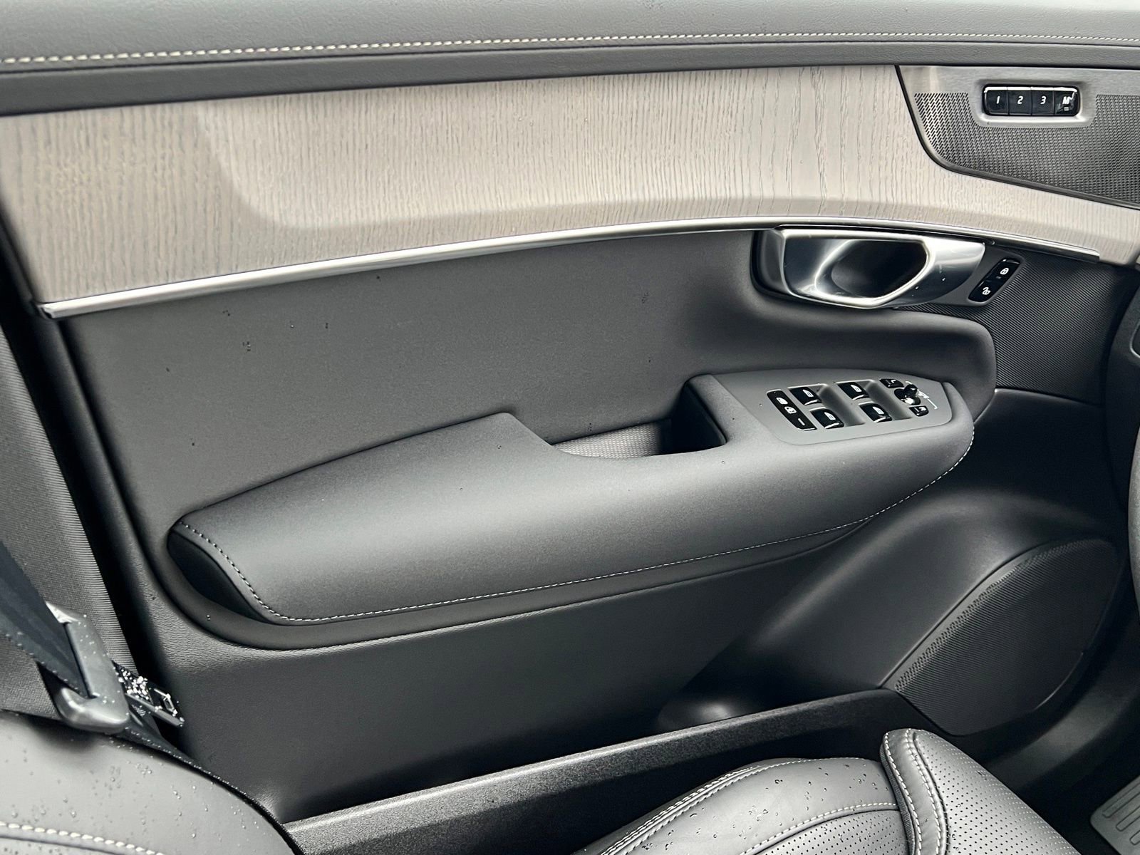 New 2026 Volvo XC90 B6 Ultra image 30