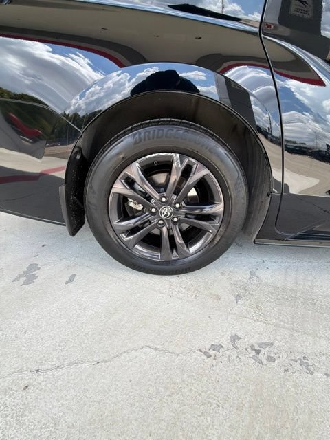 Used 2025 Toyota Sienna XSE w/ XSE Premium Package AWD/4WD image 10