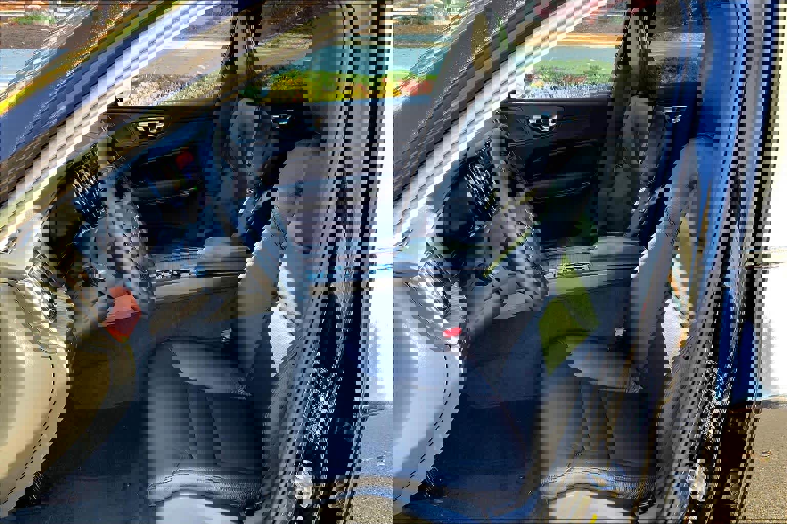 Certified 2023 Volvo XC60 T8 Plus w/ Climate Package image 8