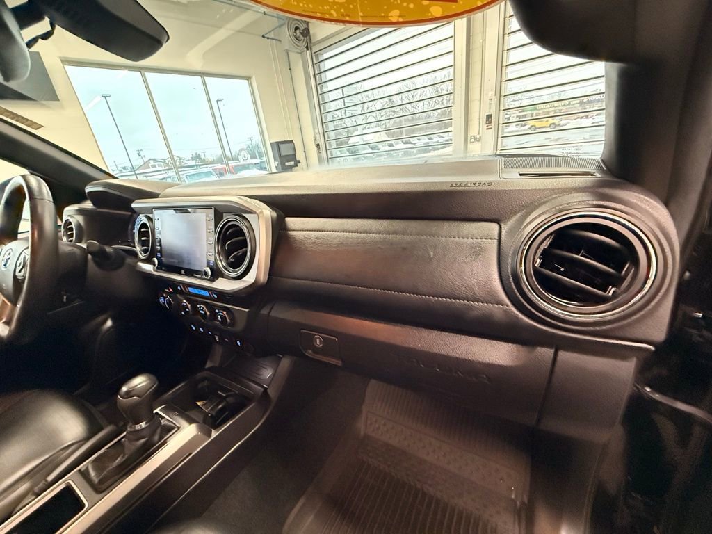 Used 2021 Toyota Tacoma Limited image 17