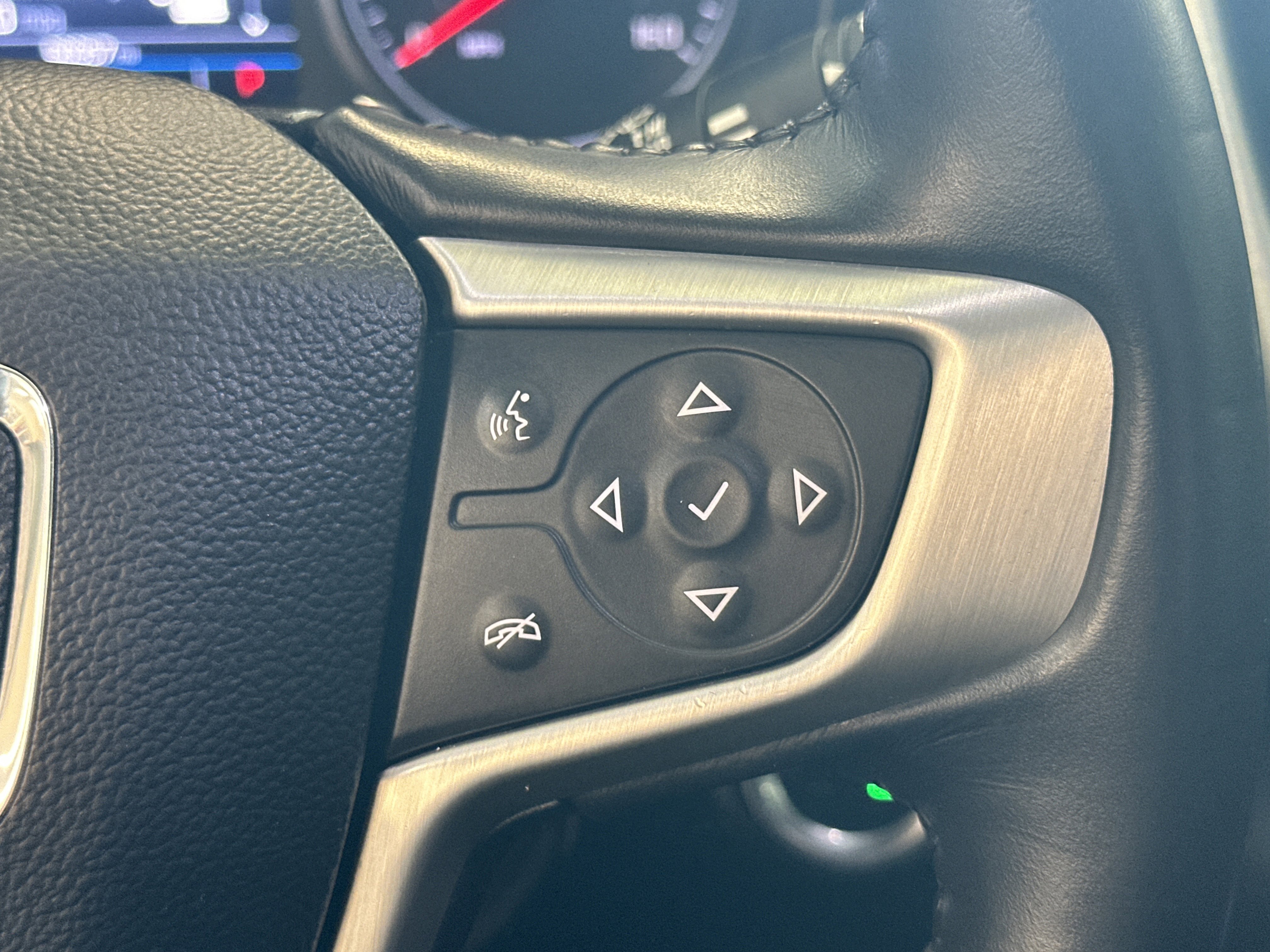 Used 2019 GMC Terrain SLE w/ Driver Convenience Package image 32