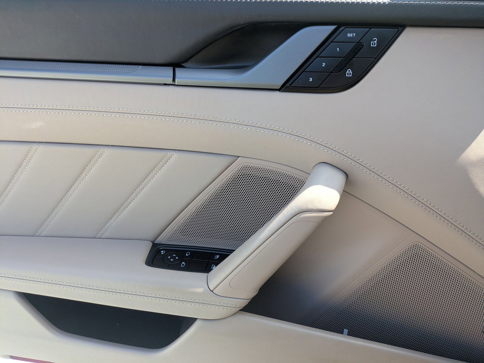Certified 2025 Porsche 911 Carrera image 13