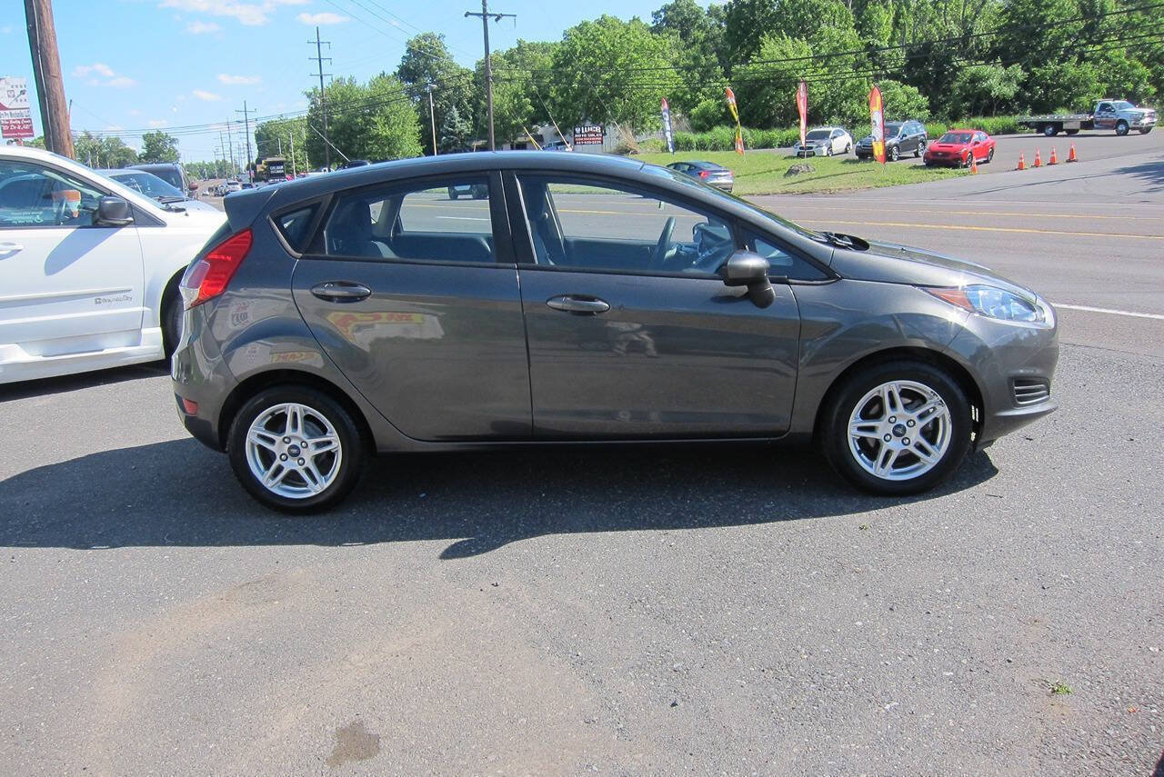 Used 2017 Ford Fiesta SE FWD image 3