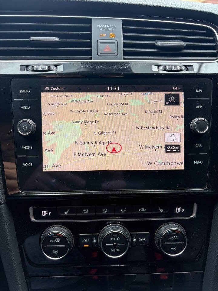 Used 2018 Volkswagen Golf R 4-Door image 10