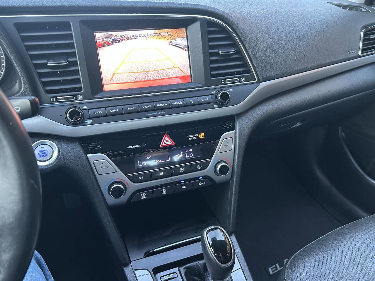Used 2017 Hyundai Elantra Limited image 18