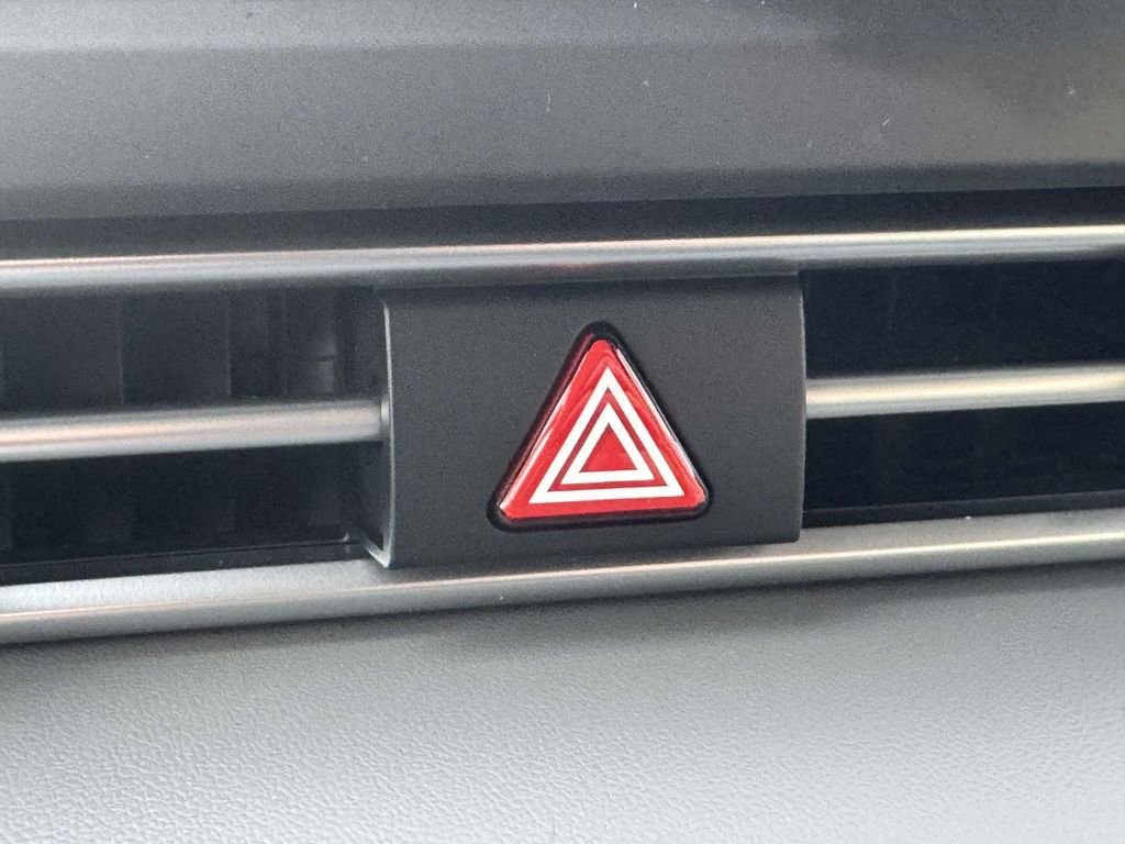 Certified 2025 Hyundai Elantra Sport image 30