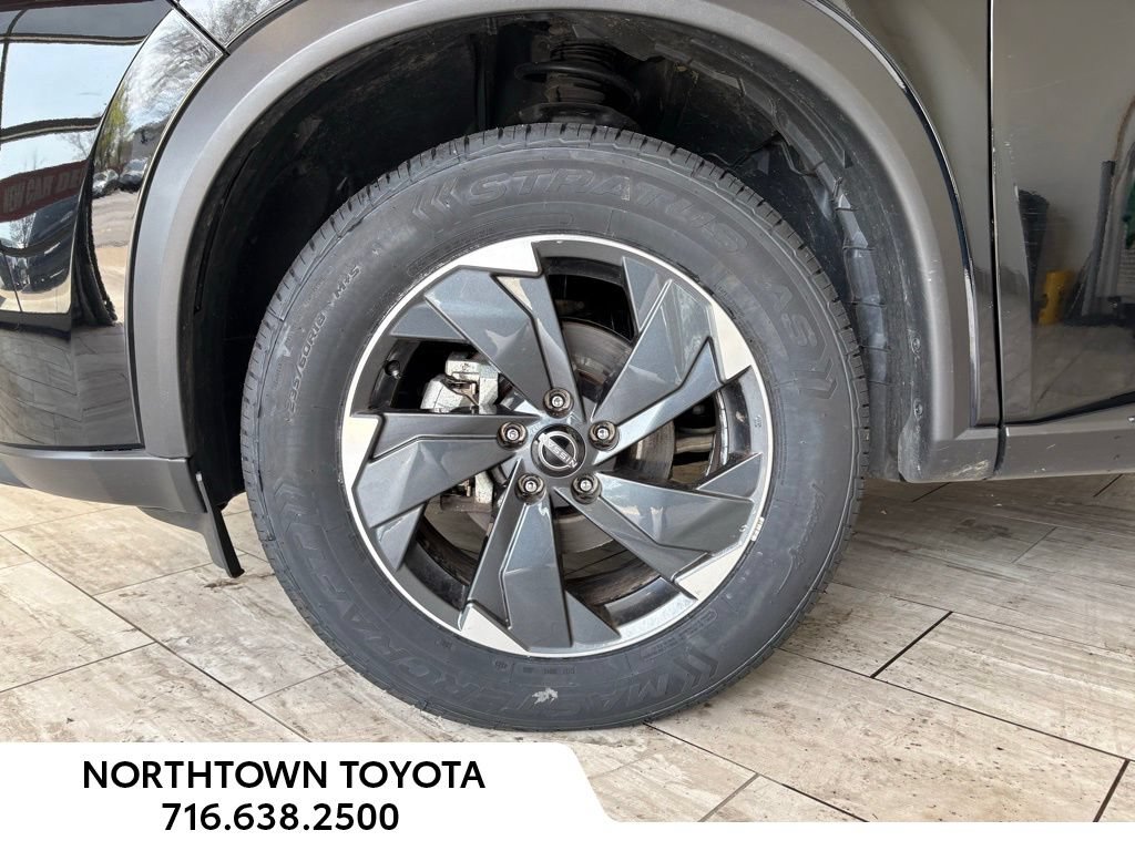 Used 2025 Nissan Rogue SV AWD/4WD image 24