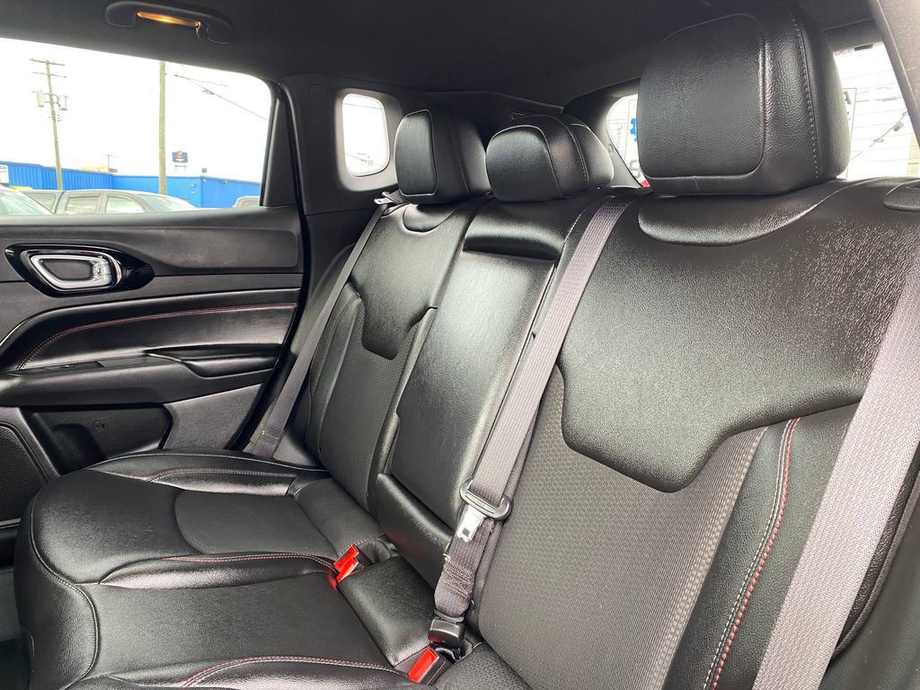 Used 2025 Jeep Compass Trailhawk image 16