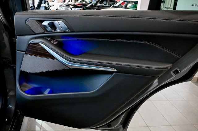 Used 2024 BMW X7 xDrive40i w/ M Sport Package image 24