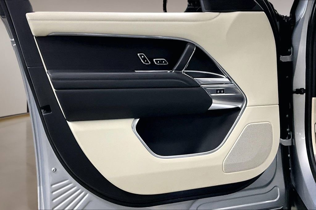 Certified 2023 Land Rover Range Rover SE image 18