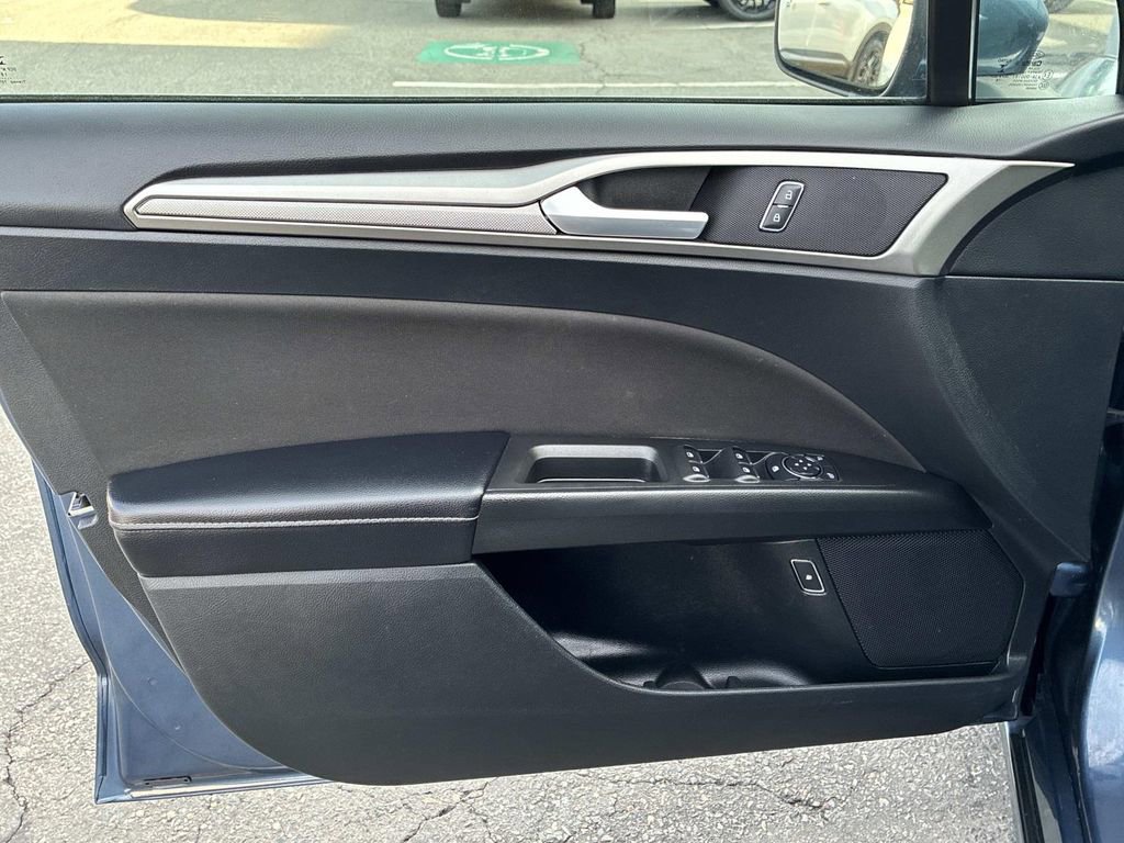 Used 2019 Ford Fusion SE image 20