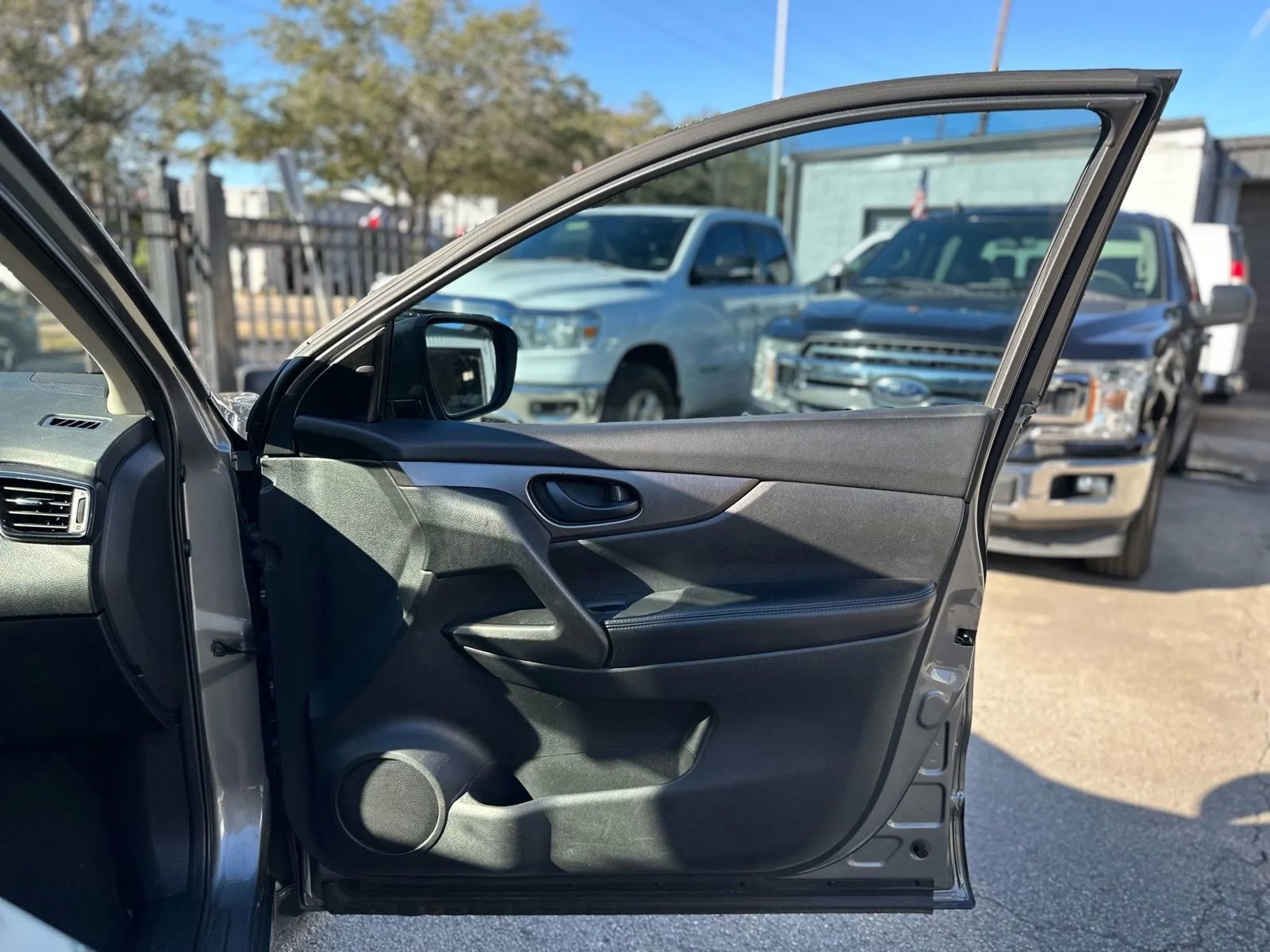 Used 2018 Nissan Rogue Sport S w/ S Appearance Package FWD image 31