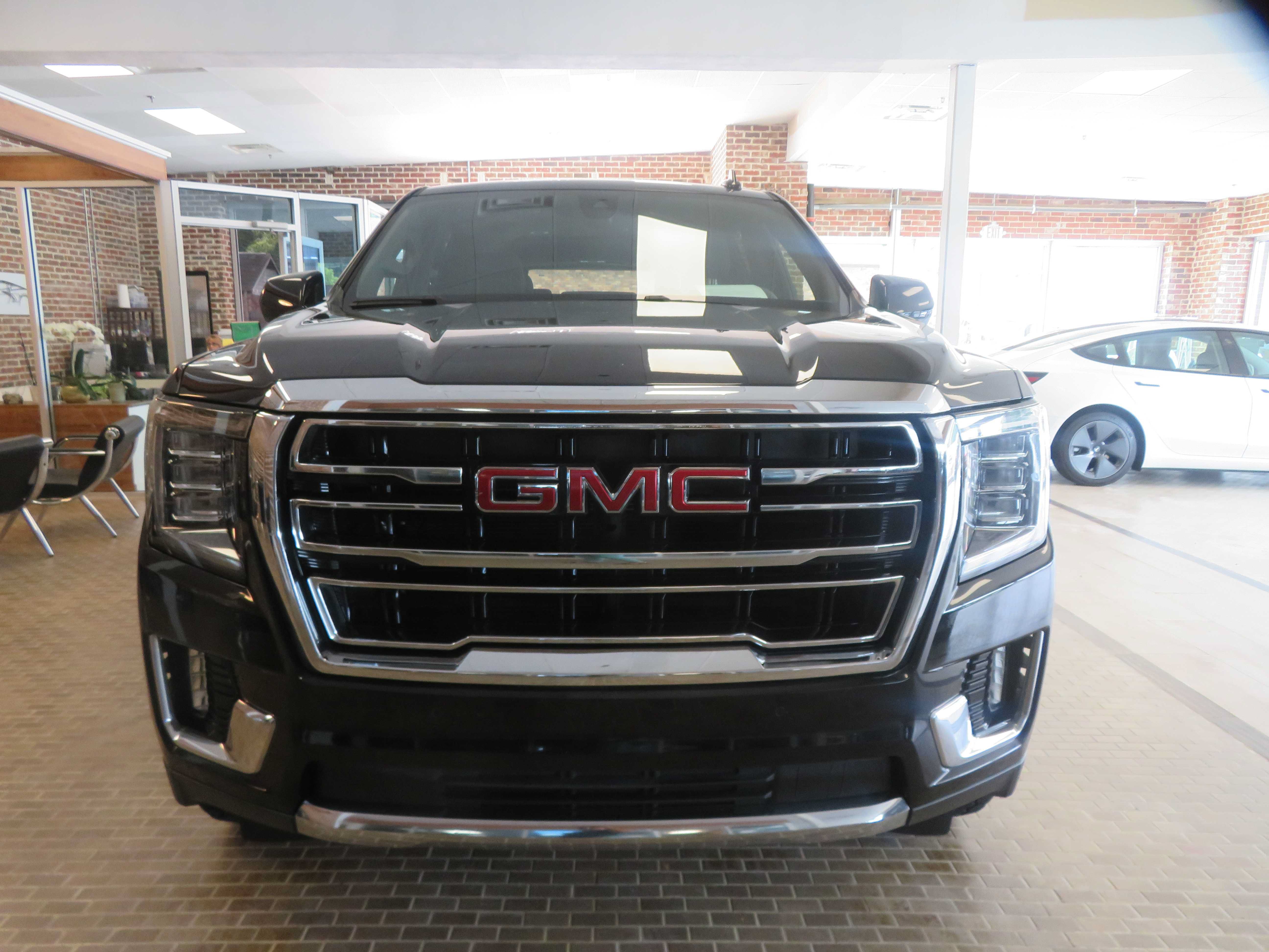 Used 2021 GMC Yukon XL SLT RWD image 2