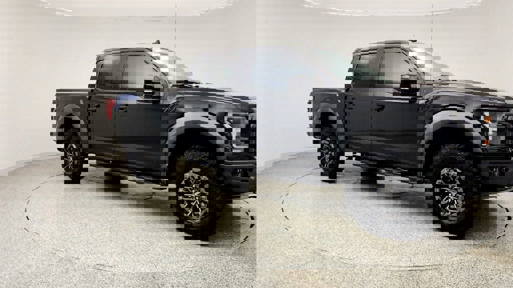 Used 2019 Ford F150 Raptor w/ Equipment Group 802A Luxury image 3