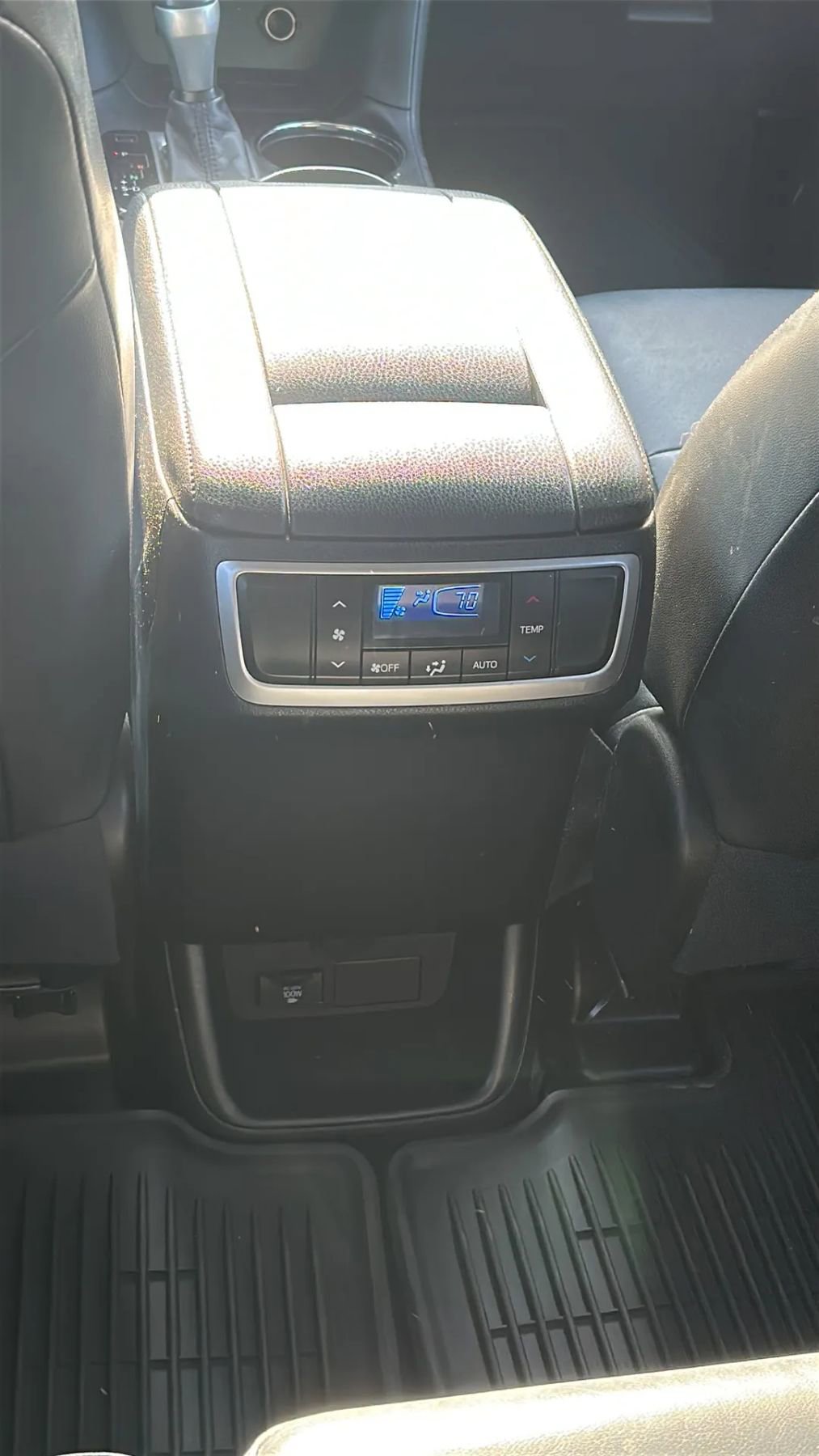 Used 2014 Toyota Highlander XLE image 17