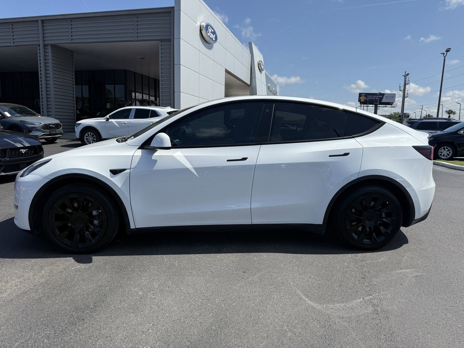 Used 2022 Tesla Model Y Long Range AWD/4WD image 7