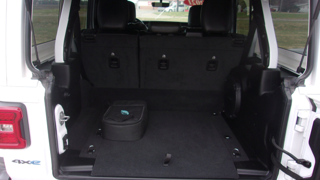 Used 2021 Jeep Wrangler Unlimited Rubicon 4xe w/ Safety Group image 8