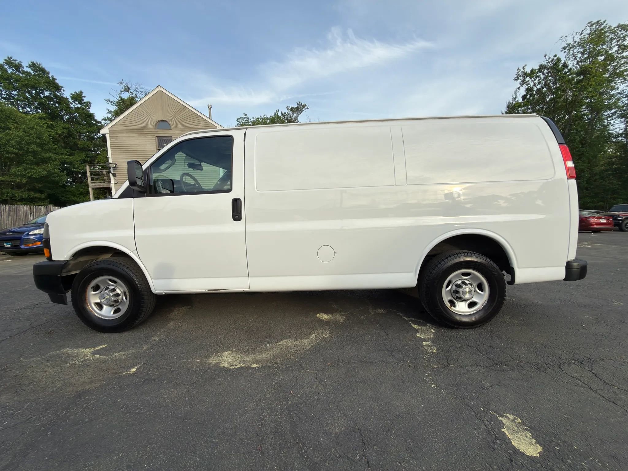 Used 2021 Chevrolet Express 2500 RWD image 4