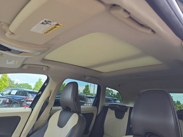 Used 2012 Volvo XC60 T6 R-Design AWD/4WD image 5