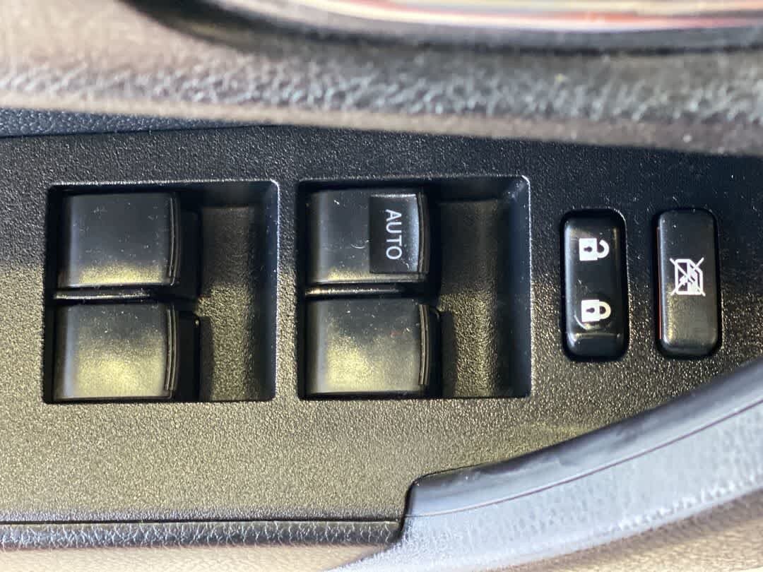Used 2017 Toyota Corolla SE w/ SE Premium Package FWD image 16