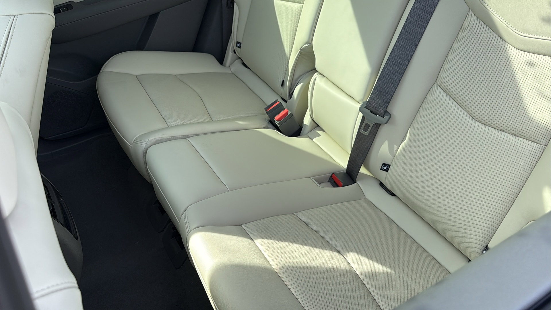 New 2026 Cadillac XT5 Premium Luxury w/ LPO, Floor Liner Package image 30